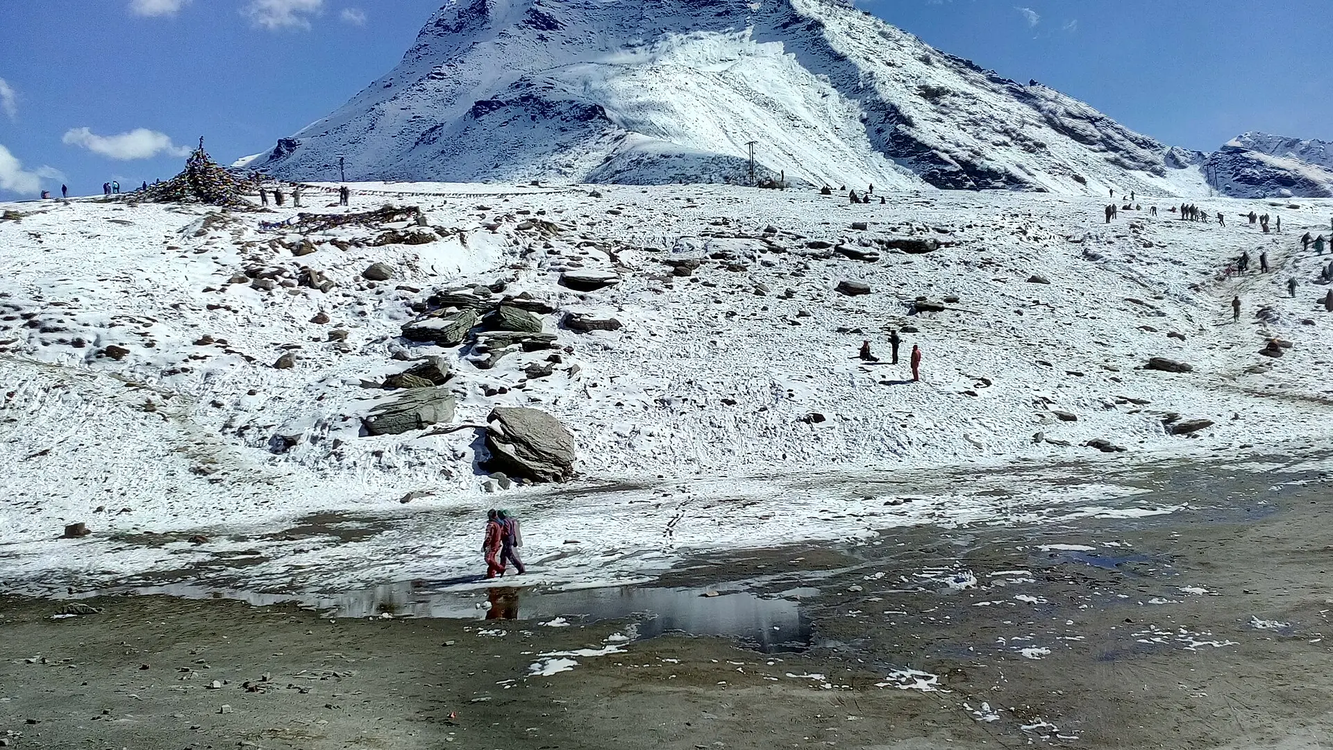 Snow-covered slopes and peaks at Rohtang Pass under a cloudy sky